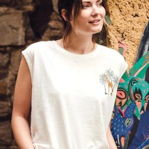 Sugarhill Brighton - Chrissy Relaxed Tank T-shirt - Off-White Giraffe Embroidery